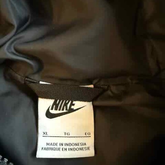 Nike Puffer Jacket w/ Hood - Youth XL - Picture 2 of 2